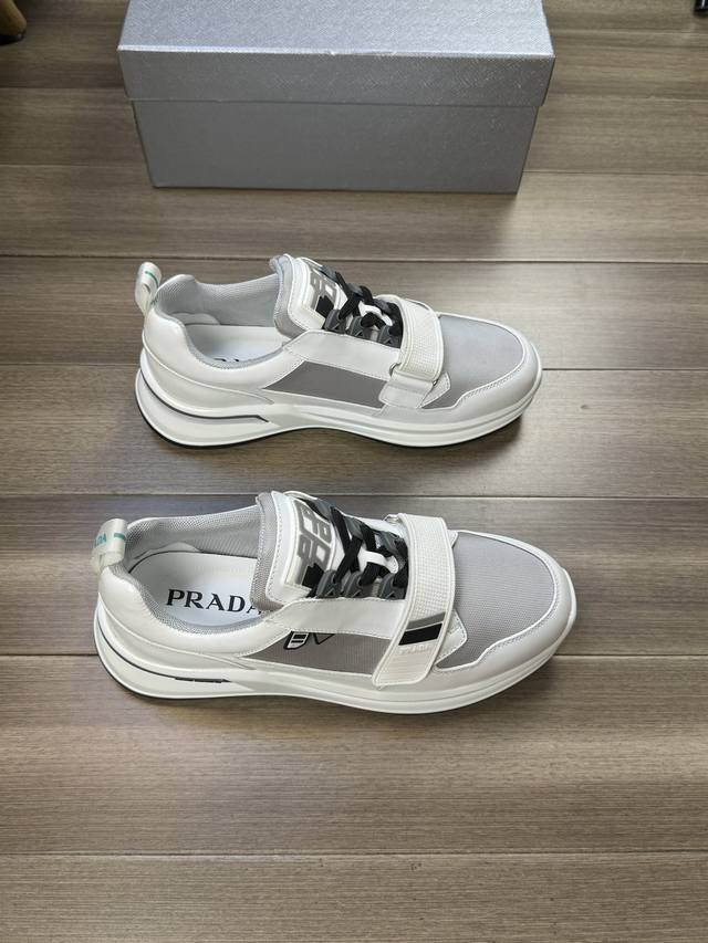 Prada 普拉达 -高端品质 原单 -鞋面：纳帕小牛皮、品牌帆布布匹、鞋舌品牌logo -内里：品牌帆布，垫脚；水染牛皮 -大底：超轻tpu发泡 橡胶；双色成